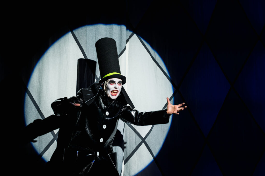 shockheaded-peter--tiger-lillies--julian-crouch--der-struwwelpeter--heinrich-hoffmann--staatstheater-darmstadt--2022--frank-alexander-engel--bild-05.jpg