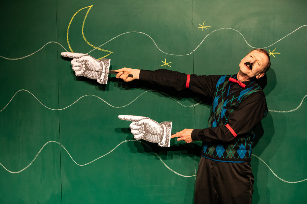 oskar-und-die--dame-in-rosa--eric-emmanuel-schmitt--theater-koblenz--2023--frank-alexander-engel--figurentheater-regie-puppen-kostueme-ausstattung--bild-08