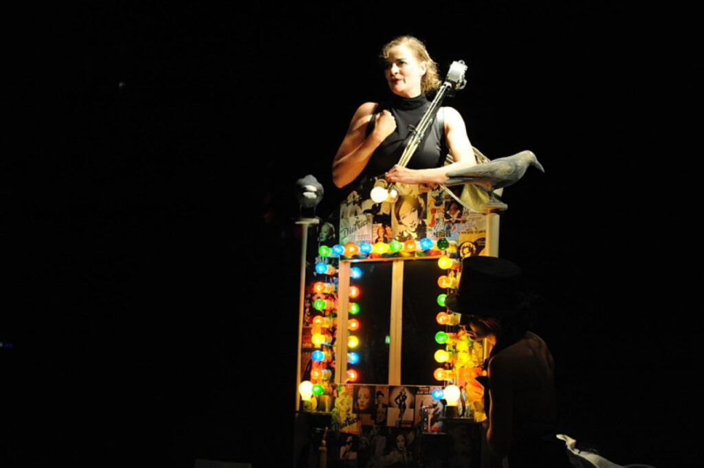 frank-alexander-engel--figurentheater-regie-puppen-kostueme-ausstattung--marleni-preussische-diven-blond-wie-stahl--thea-dorn--puppentheater-magdeburg-2010-2016--bild-10