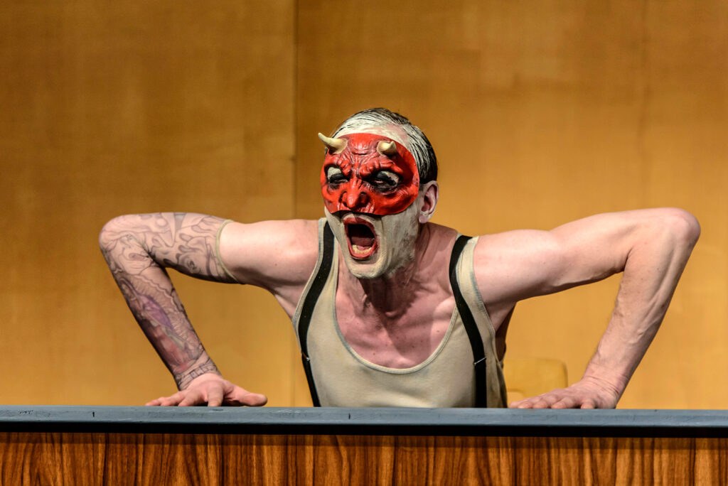 meister-und-margarita--michail-bulgakow--theater-waidspeicher-2019--frank-alexander-engel--figurentheater-regie-puppen-kostueme-ausstattung--bild-12.jpg