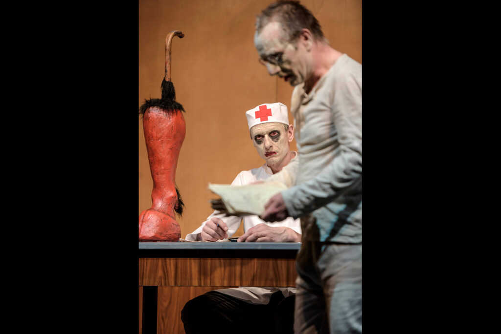 meister-und-margarita--michail-bulgakow--theater-waidspeicher-2019--frank-alexander-engel--figurentheater-regie-puppen-kostueme-ausstattung--bild-17.jpg