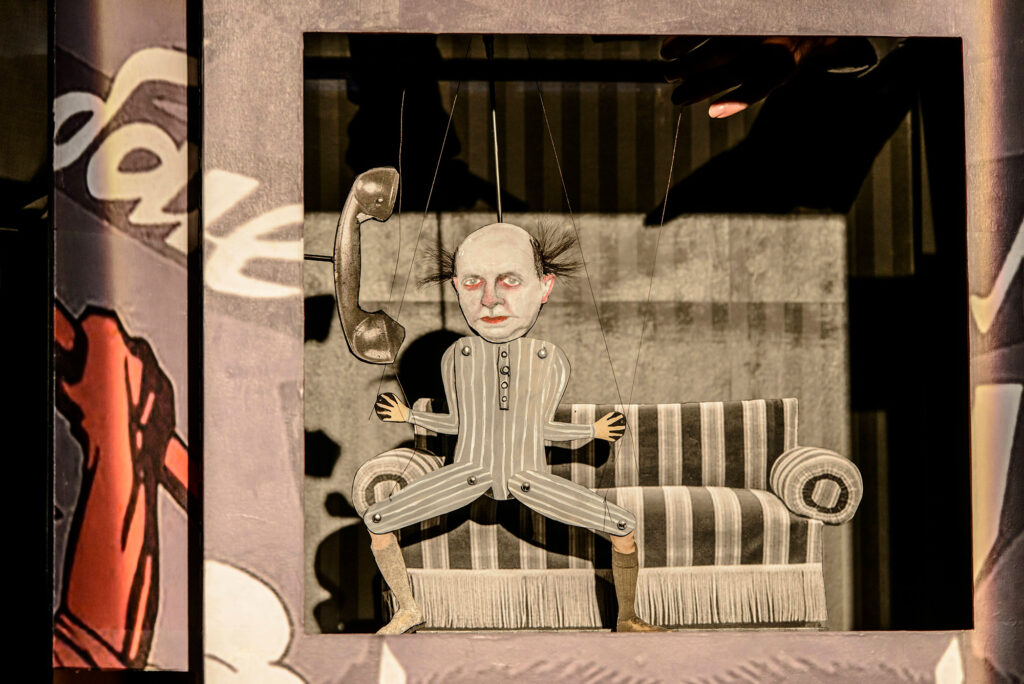 meister-und-margarita--michail-bulgakow--theater-waidspeicher-2019--frank-alexander-engel--figurentheater-regie-puppen-kostueme-ausstattung--bild-4.jpg